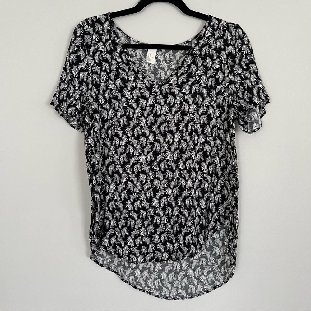 H&M Black and White Feather Print Crepe Blouse, Size 2